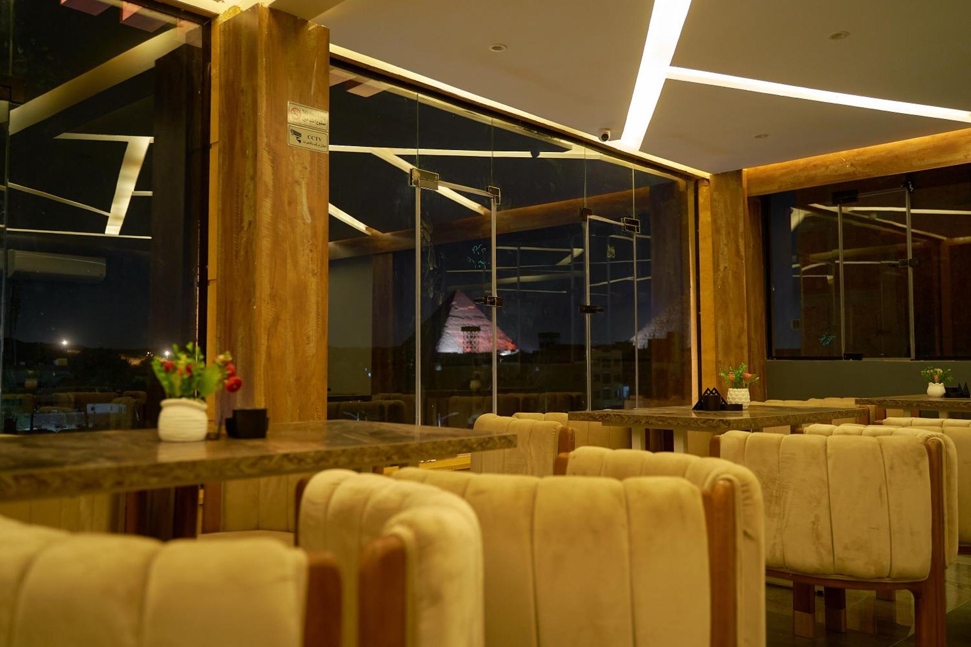 Crown Pyramids View Hotel Giza ภายนอก รูปภาพ